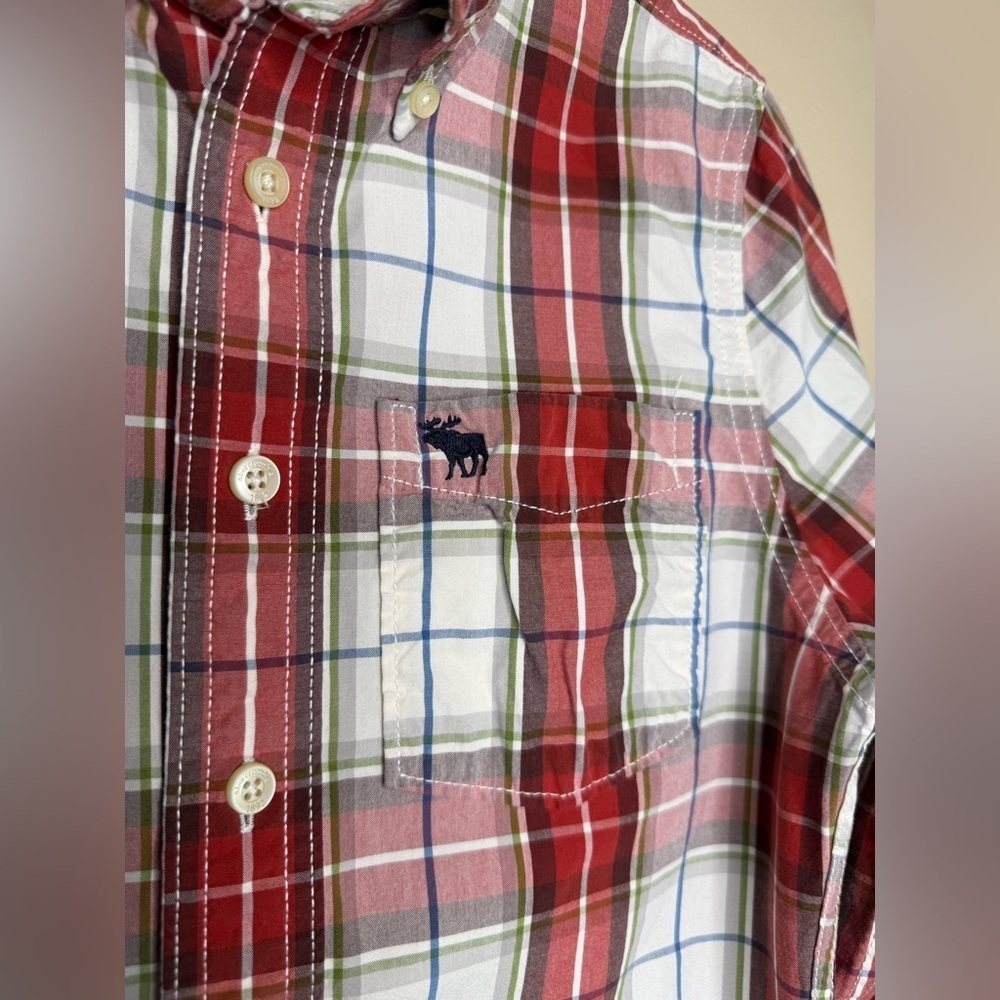 Abercrombie & Fitch Red and White Casual Button Down Shirt - Picture 4 of 6